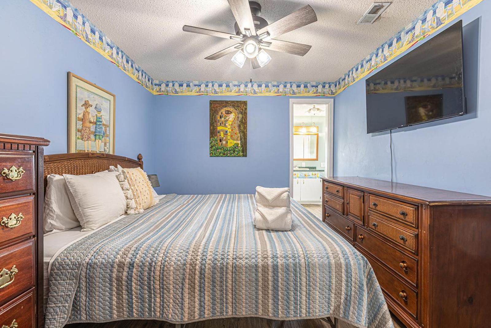 Gorgeous Centrally Located Ocean View 2 King, Huge Private Yard & Deck, Firepit, Bbq, & Game Tables Myrtle Beach Exterior foto