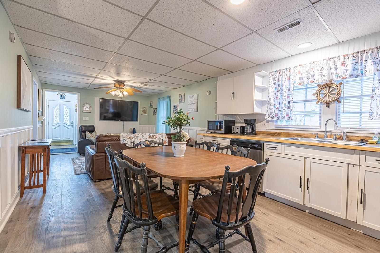 Gorgeous Centrally Located Ocean View 2 King, Huge Private Yard & Deck, Firepit, Bbq, & Game Tables Myrtle Beach Exterior foto