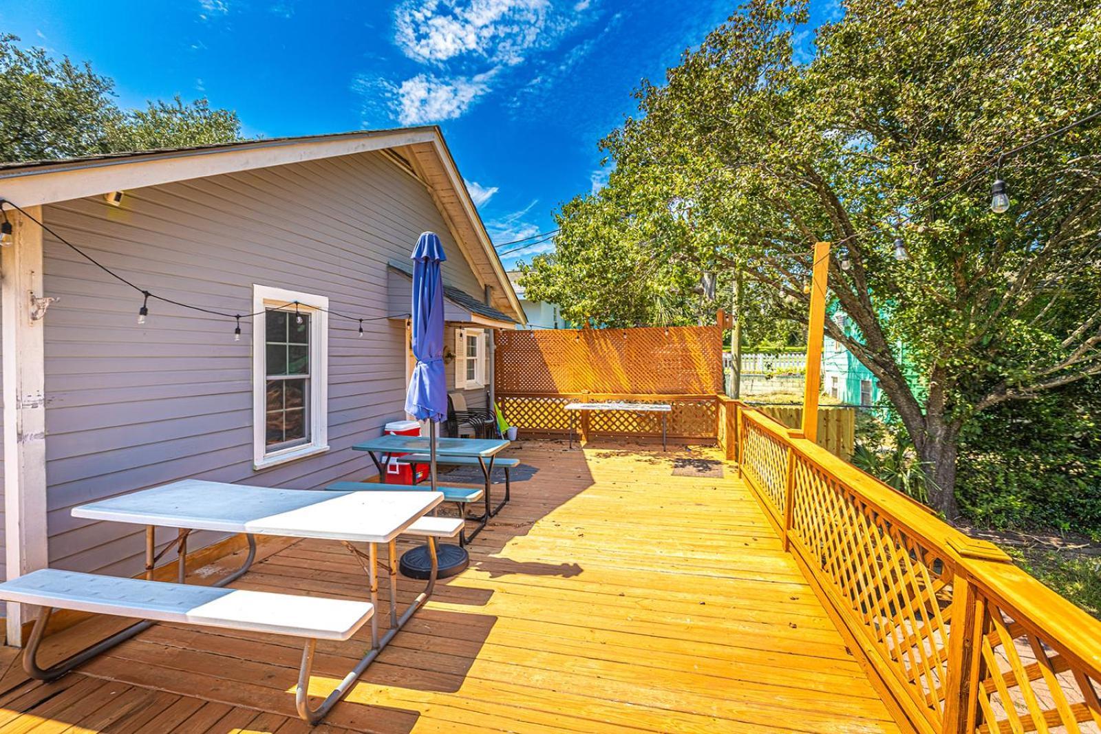 Gorgeous Centrally Located Ocean View 2 King, Huge Private Yard & Deck, Firepit, Bbq, & Game Tables Myrtle Beach Exterior foto
